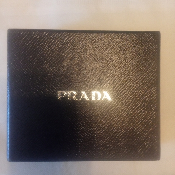 EUC MEN'S PRADA WALLET - Picture 11 of 11